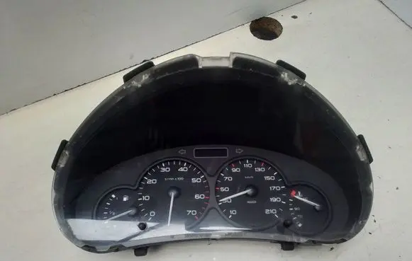 Speedometer (instrument cluster)