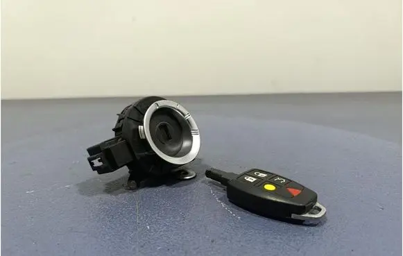Volvo V50 Ignition lock 30768036