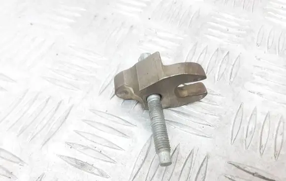Volvo V50 Fuel Injector clamp holder