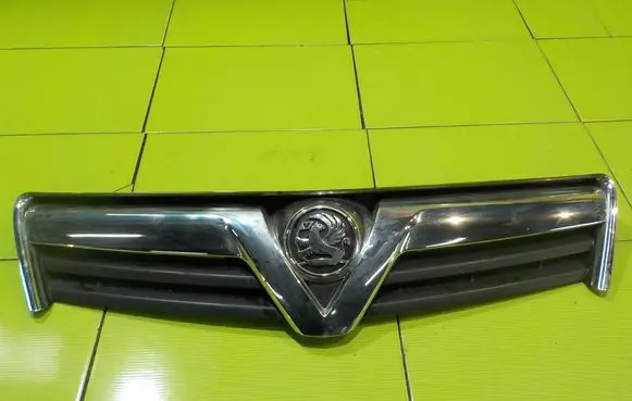 Opel Antara Front bumper upper radiator grill 96433237