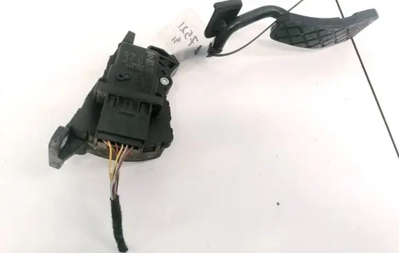 Audi A6 S6 C6 4F Accelerator throttle pedal 4F2721523 6PV00898402