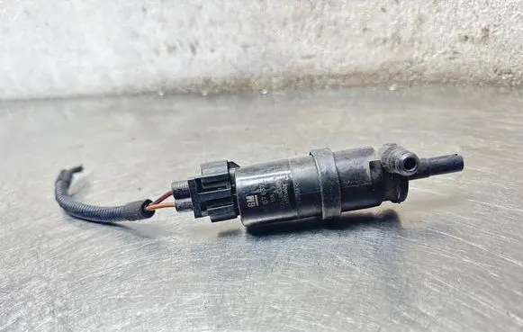 Opel Astra H Windscreen/windshield washer pump 13157637