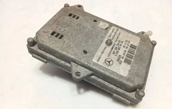 Mercedes-Benz CLS AMG C219 Headlight ballast module Xenon 5DF00870400 335228