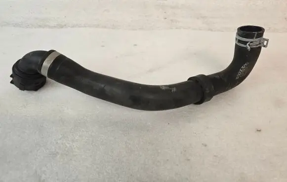 Volvo XC60 Engine coolant pipe/hose 31474845