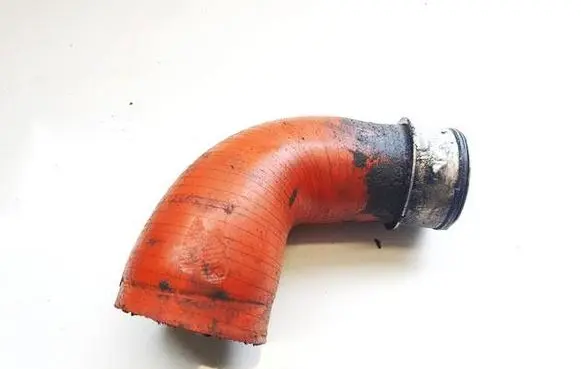 Volkswagen PASSAT B6 Intercooler hose/pipe 