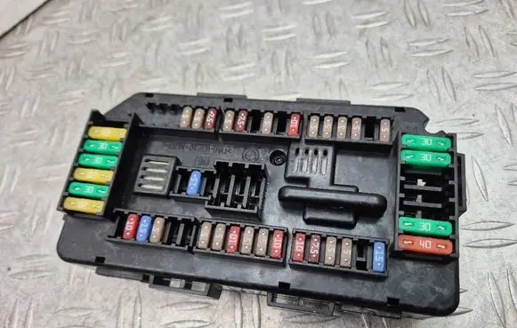 BMW 3 F30 F35 F31 Fuse module 9389068