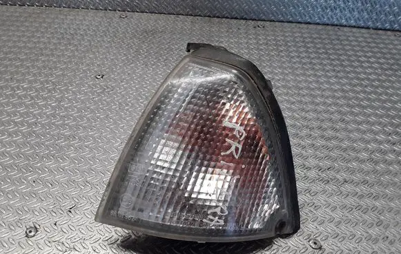 Nissan Primera Front fender indicator light 21024548
