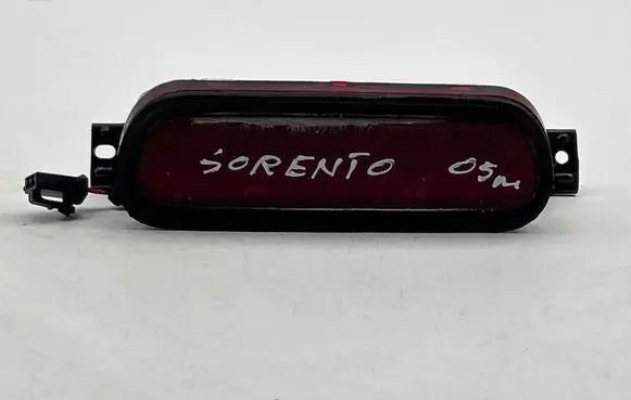 KIA Sorento Third/center stoplight 