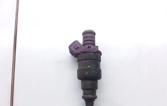 Volvo S40, V40 Fuel injector 9125118