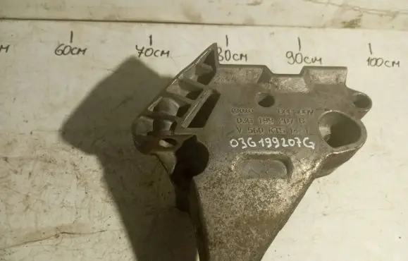 Skoda Octavia Mk2 (1Z) Engine mounting bracket 03G199201G 03G199207G V560KTS141
