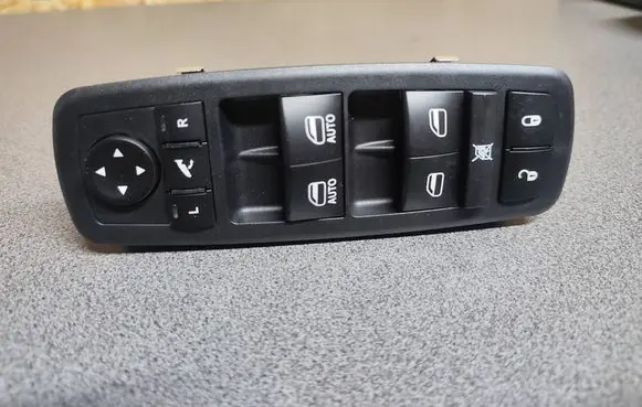 Fiat Freemont Electric window control switch 68139806AB