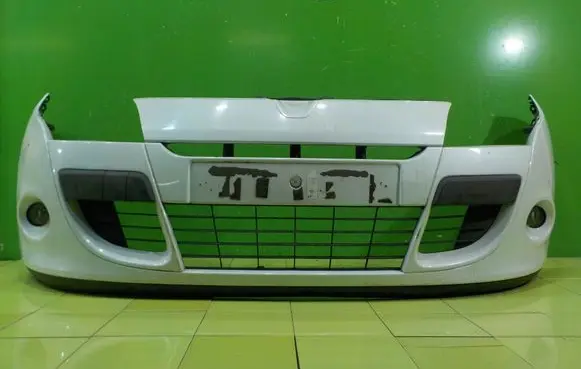 Renault Megane III Front bumper PRZOD XP80