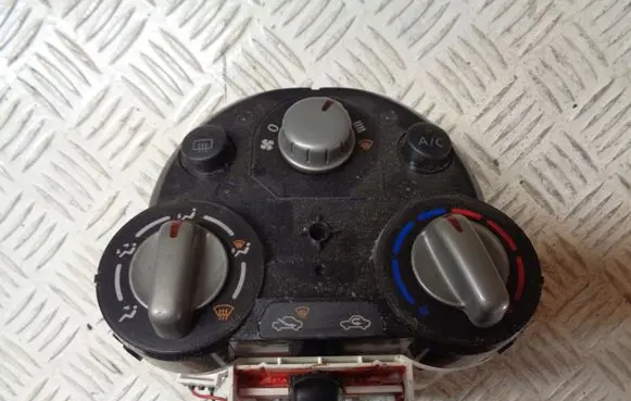 Nissan Note (E12) Climate control unit 275133VU9E