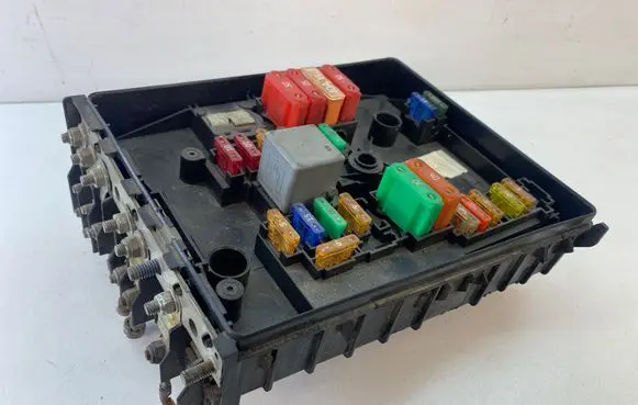 Volkswagen Golf VI Fuse module 1K0937124H 01534502