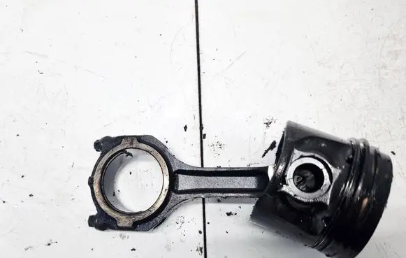 Ford Focus Piston with connecting rod 