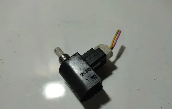 Mitsubishi ASX Brake pedal sensor switch