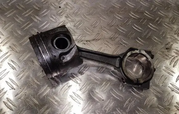 Ford Mondeo Mk III Piston with connecting rod