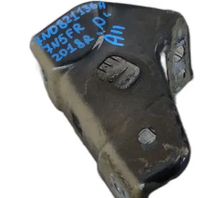 Seat Alhambra (Mk2) Fender mounting bracket