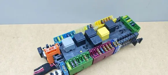 Mercedes-Benz ML W166 Fuse module A1669062501