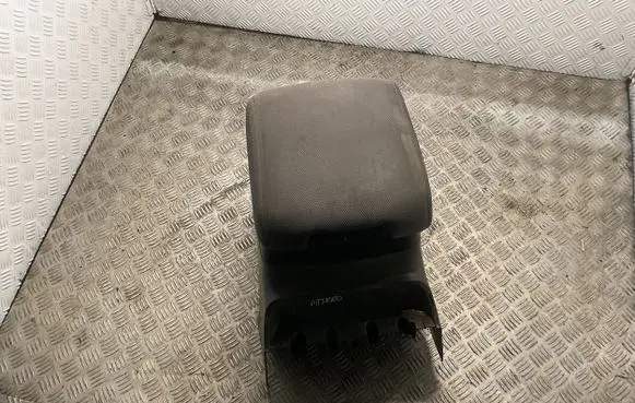 Mitsubishi Pajero Center console