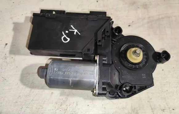 Audi A4 S4 B6 8E 8H Front door window regulator motor 8e1959801b