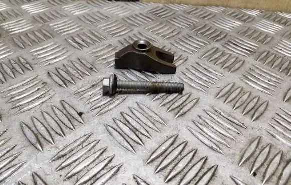 Jeep Grand Cherokee Fuel Injector clamp holder