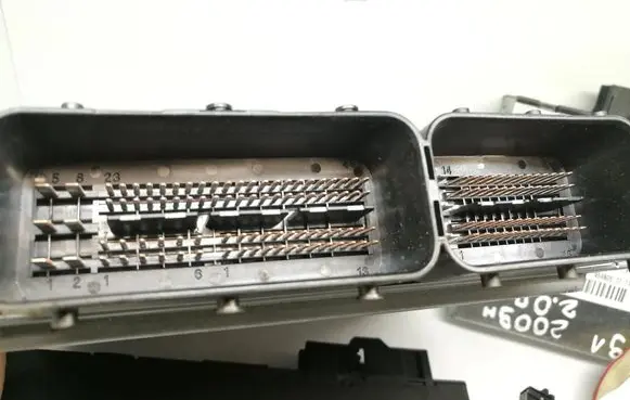BMW 3 E90 E91 Engine ECU kit and lock set 7595179