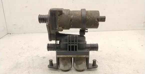 BMW 5 E39 Coolant heater control valve 8372004 1147412119