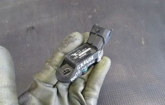Fiat Grande Punto Air pressure sensor 0261230052