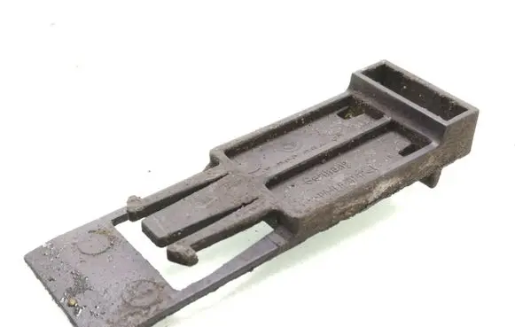 BMW 5 E60 E61 Radiator mount bracket 7788324