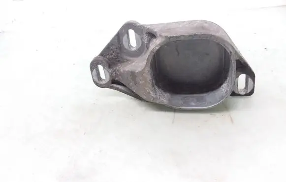 Audi A4 S4 B7 8E 8H Engine mounting bracket 8E0199335N