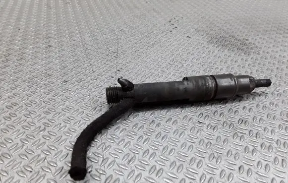 Audi A4 S4 B5 8D Fuel injector 028130201G