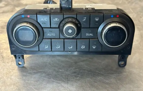 Nissan Qashqai Climate control unit 27500BB50A