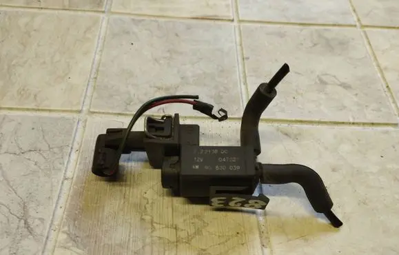 Opel Astra G Vacuum valve 90530039 72213800