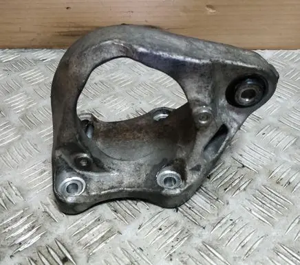 Volvo S60 Engine mounting bracket