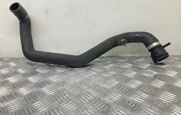 Volkswagen Touareg II Engine coolant pipe/hose 7P6122101J
