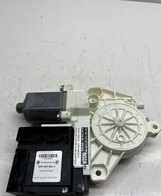 Audi A3 S3 8P Front door window regulator motor 8P0959802A