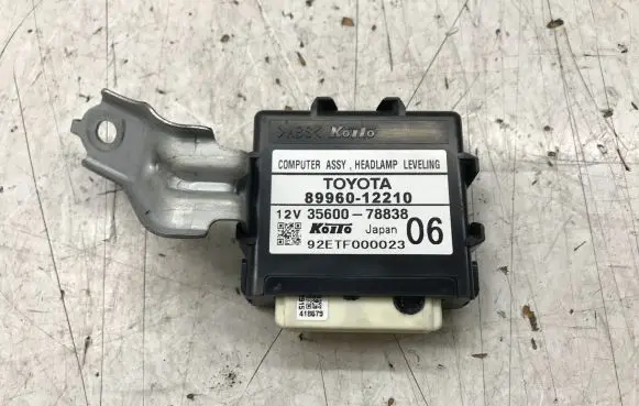 Toyota Auris 150 Light module LCM 8996012210 3560078838