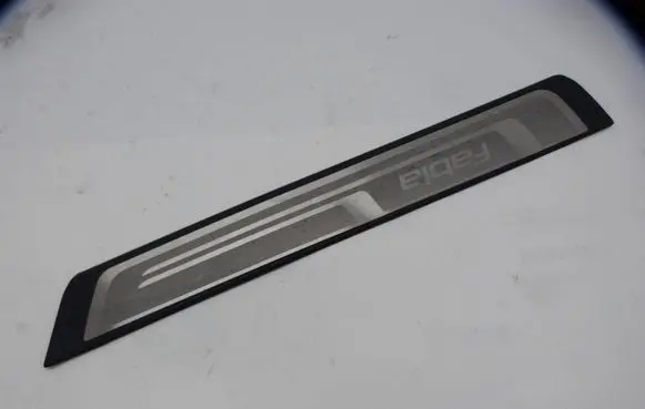 Skoda Fabia Mk2 (5J) Front sill trim cover