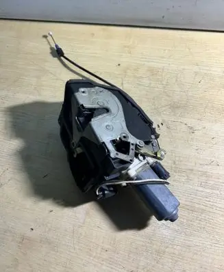 BMW 7 E65 E66 Front door soft close latching motor 