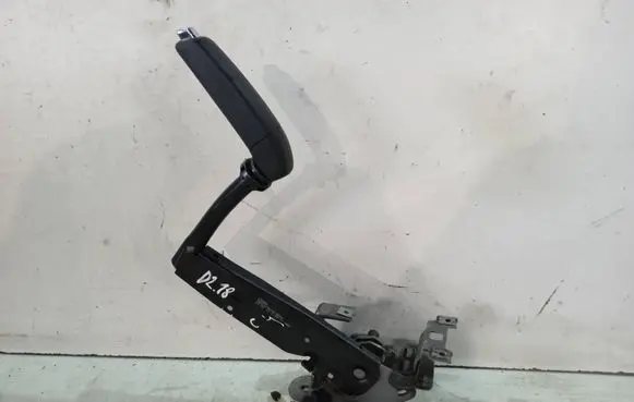 Citroen C4 II Hand brake release handle 98031782ZD