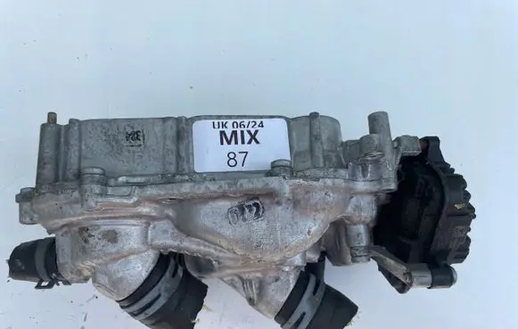 Volkswagen Golf VII Water pump 05E121042B