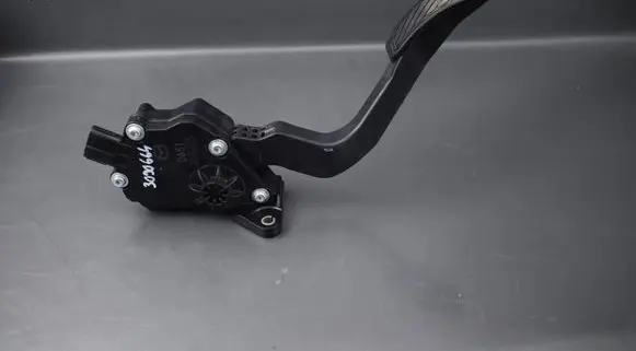 Mazda 2 Accelerator throttle pedal K42387400