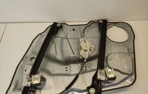 Front window lifting mechanism without motor