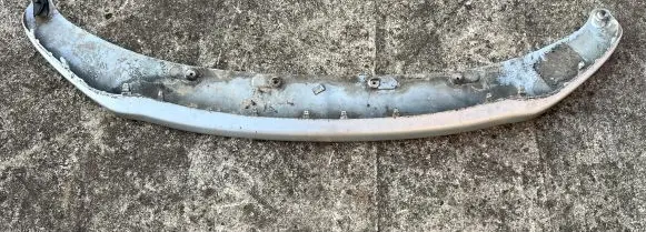 Front bumper lip