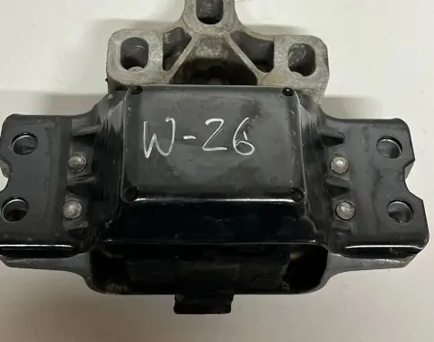 Volkswagen PASSAT B6 Engine mount bracket 3C0199555