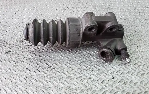 Clutch slave cylinder