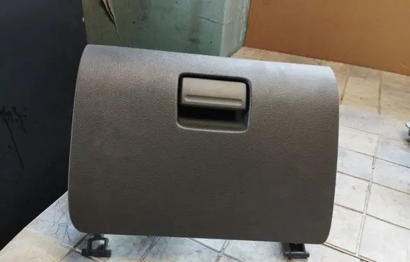 Ford Focus Glove box lid/cover 