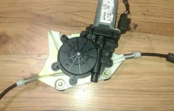 Alfa Romeo 156 Front door window regulator motor 60672277