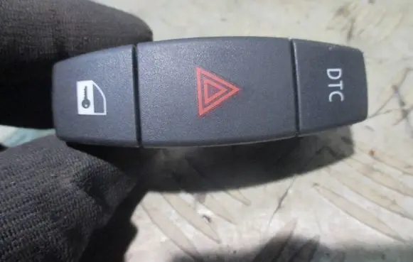 BMW 1 E81 E87 Hazard light switch 6945603
